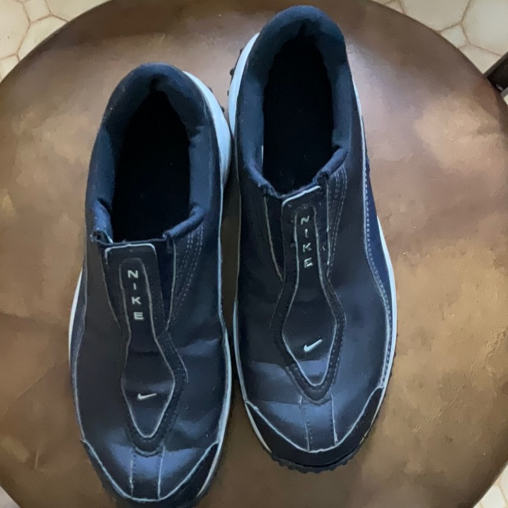 Nike Navy blue slip on sneakers Size 8 EUC